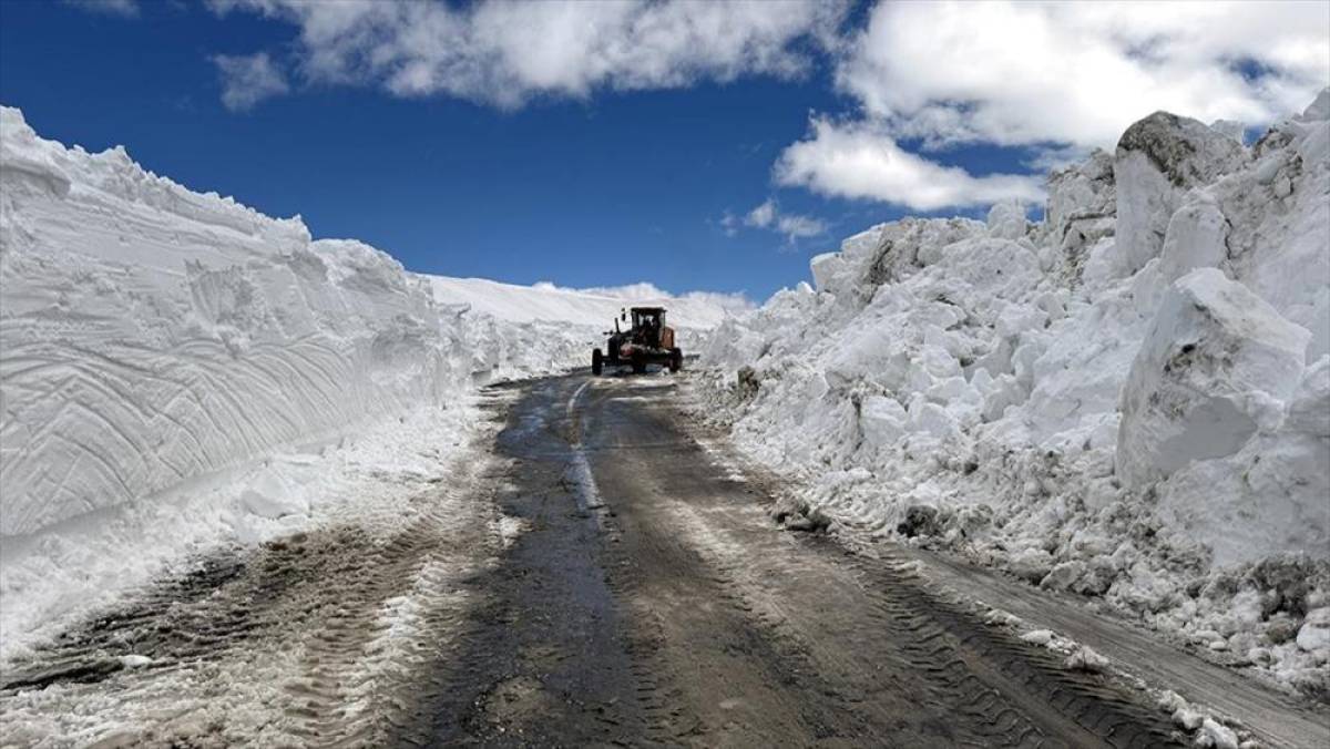 Kardan kapanan Ardahan-Ardanu&ccedil; kara yolu yaklaşık 4 ay sonra ulaşıma a&ccedil;ılıyor