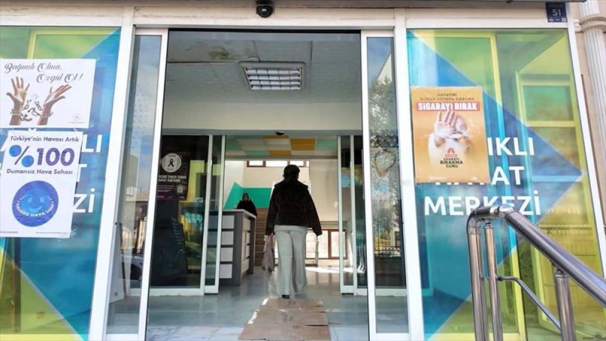 Sağlık kontrol&uuml;nde &ouml;ğrendiği meme kanserinden erken teşhisle kurtuldu