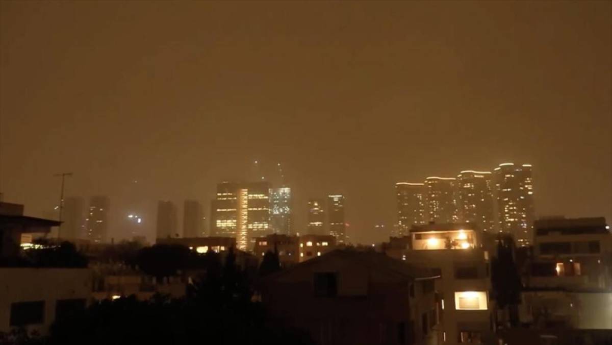 İran'ın misillemesi nedeniyle Tel Aviv ile İsrail'in orta kesimlerinde sirenler &ccedil;aldı