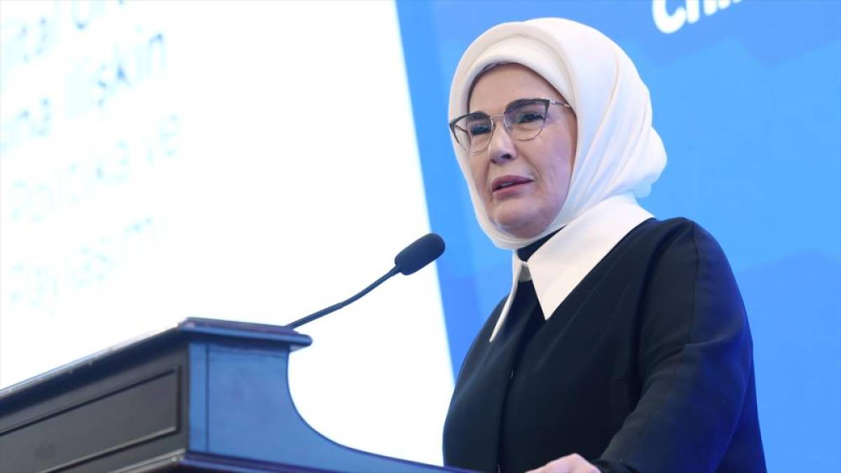 Emine Erdoğan'dan "Aile ve N&uuml;fus 10 Yılı Vizyon Belgesi" paylaşımı