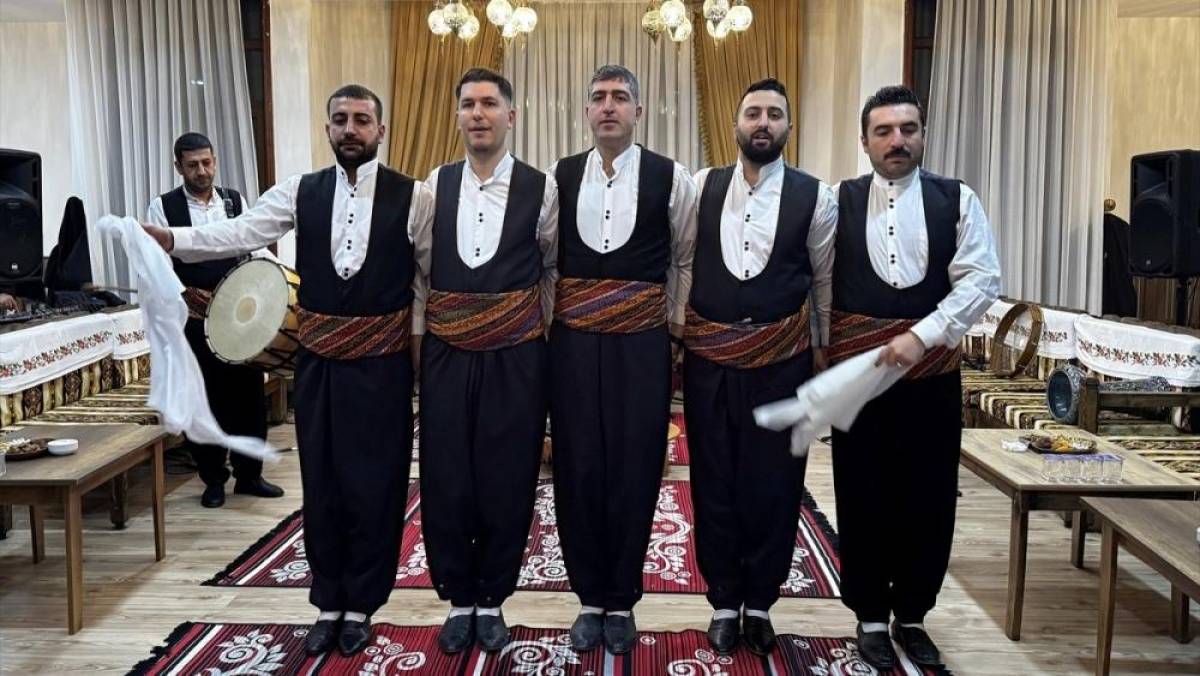 "K&uuml;rs&uuml;başı Geceleri" ile Harput musikisi ve halk oyunları gelecek nesillere aktarılıyor