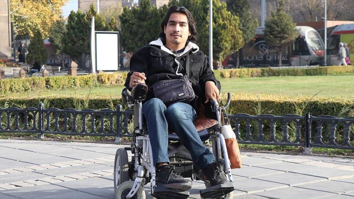 İki üniversite mezunu serebral palsili Hikmet hayallerinin peşinden gidiyor