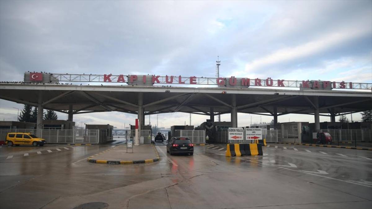 Trakya g&uuml;mr&uuml;k kapılarından 2025'te 15 milyondan fazla yolcu ge&ccedil;ti