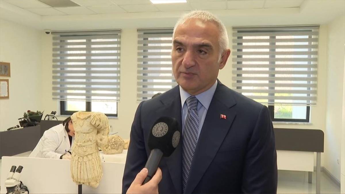 Bakan Ersoy, k&uuml;lt&uuml;r varlığı ka&ccedil;ak&ccedil;ılığıyla m&uuml;cadelede kararlılıkla yol aldıklarını vurguladı