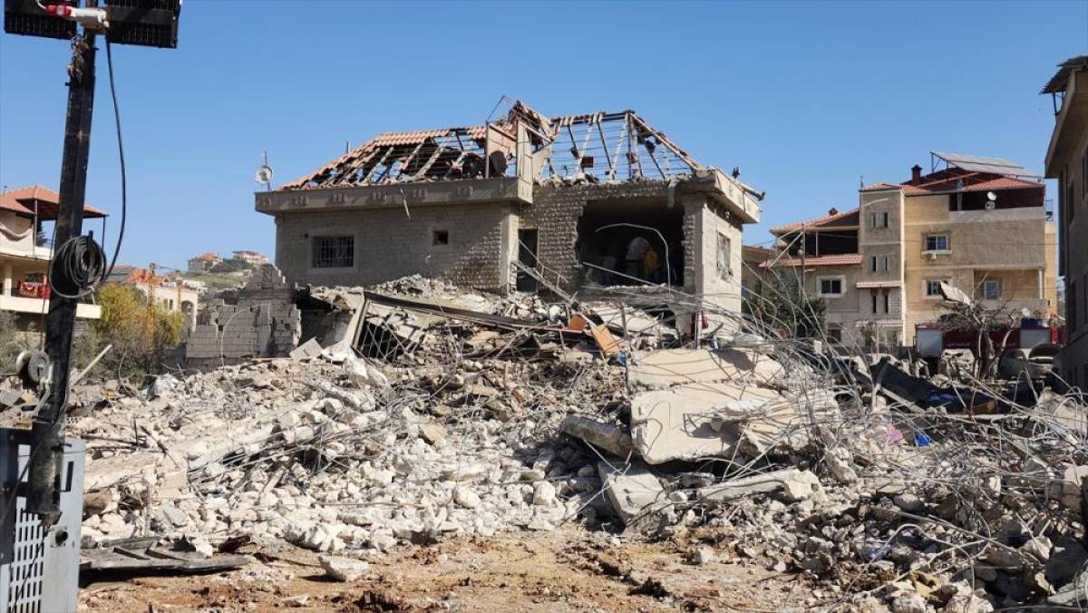 İsrail g&uuml;&ccedil;leri L&uuml;bnan'ın g&uuml;neyinde karadan işgali genişletmeye başladı