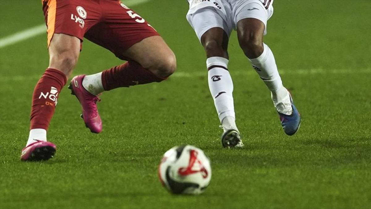 Lider Galatasaray, S&uuml;per Lig'de yarın Trabzonspor'a konuk olacak