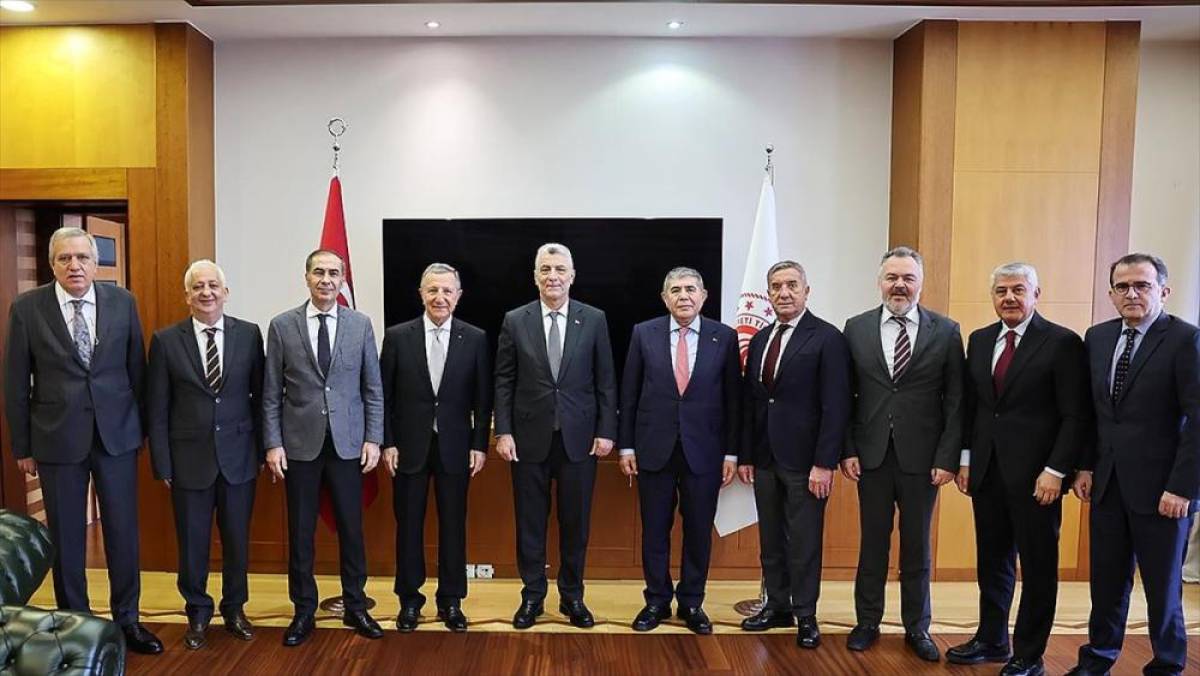 Bakan Bolat: M&uuml;teahhitlik sekt&ouml;r&uuml;, T&uuml;rkiye'nin ekonomik b&uuml;y&uuml;mesine &ouml;nemli katkılar sunmaya devam etmektedir