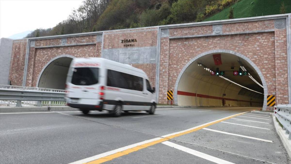 Zigana T&uuml;neli'ni &uuml;&ccedil; yılda 5 milyondan fazla ara&ccedil; kullandı