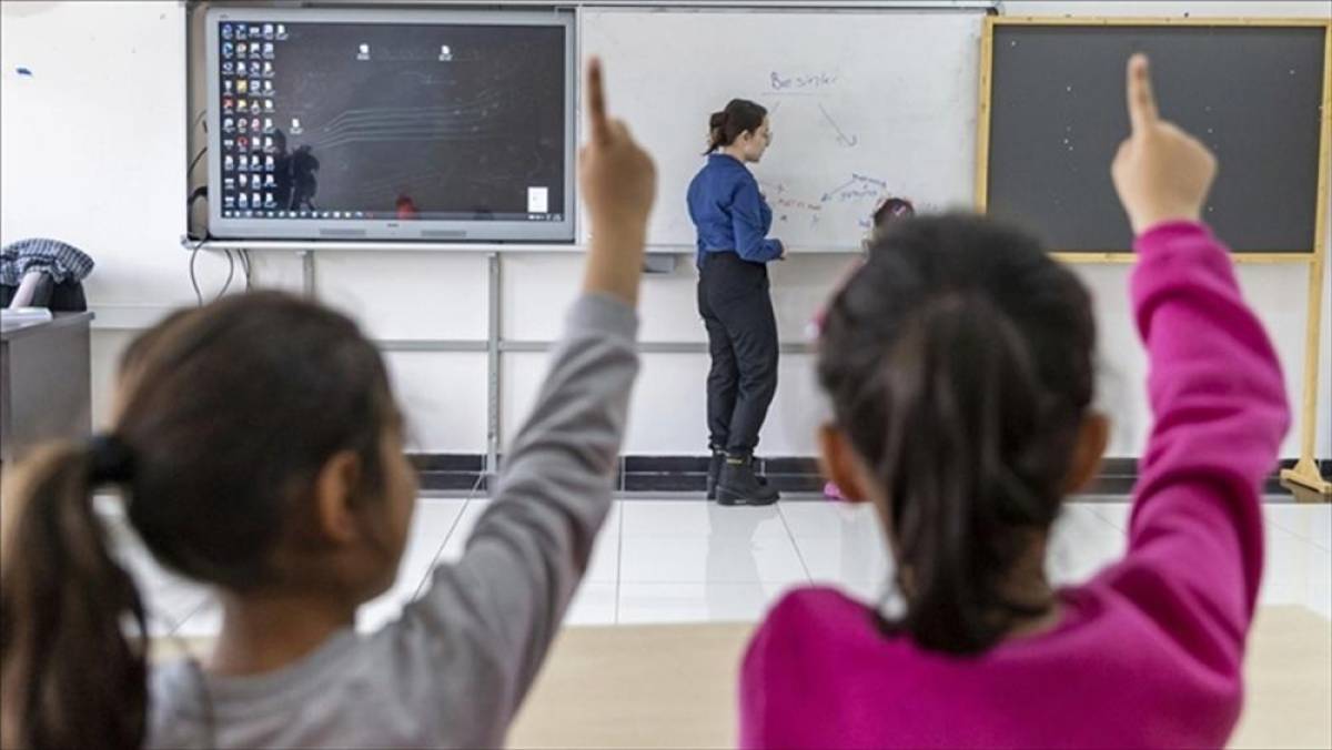 Meclis'e "&Ouml;ğretmenlerin yıllık izni 15-20 g&uuml;n olsun" talebi