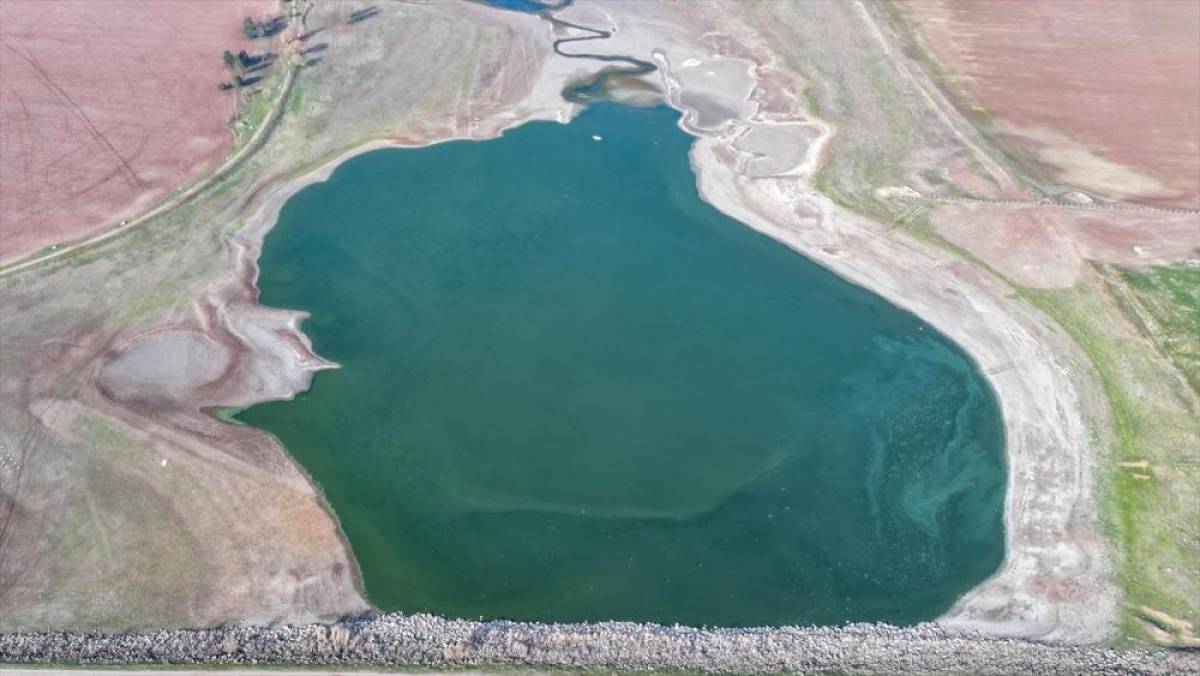 Diyarbakır'da "kuş cenneti" olarak bilinen Kabaklı G&ouml;leti kuruma tehlikesi yaşıyor