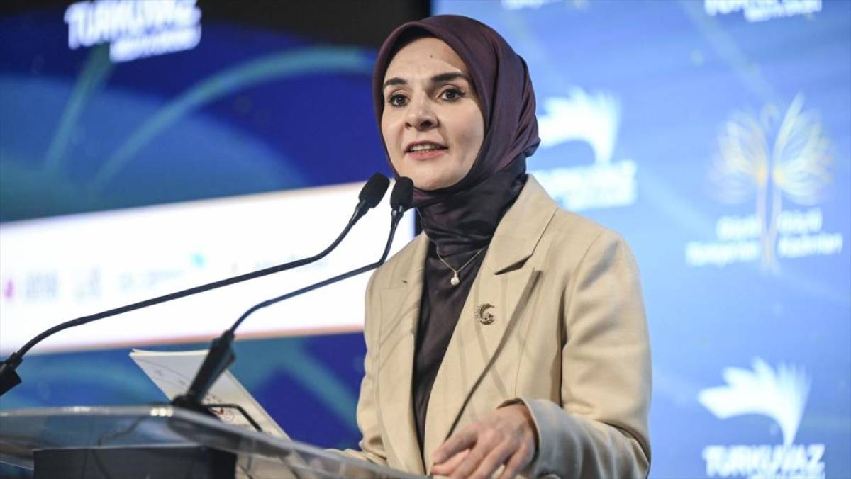 Bakan G&ouml;ktaş: Kadınlar i&ccedil;in &uuml;cretli doğum iznini 16 haftadan 24 haftaya, babalar i&ccedil;in ise 10 g&uuml;ne &ccedil;ıkarıyoruz