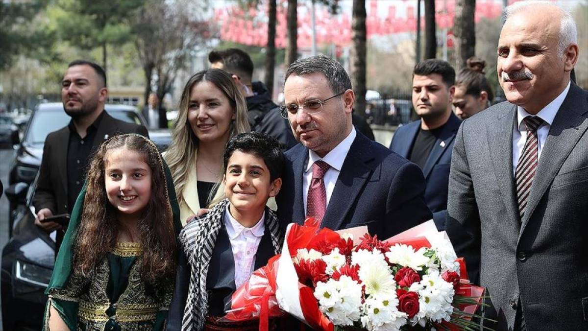 Adalet Bakanı G&uuml;rlek'ten Diyarbakır ziyaretlerine ilişkin paylaşım