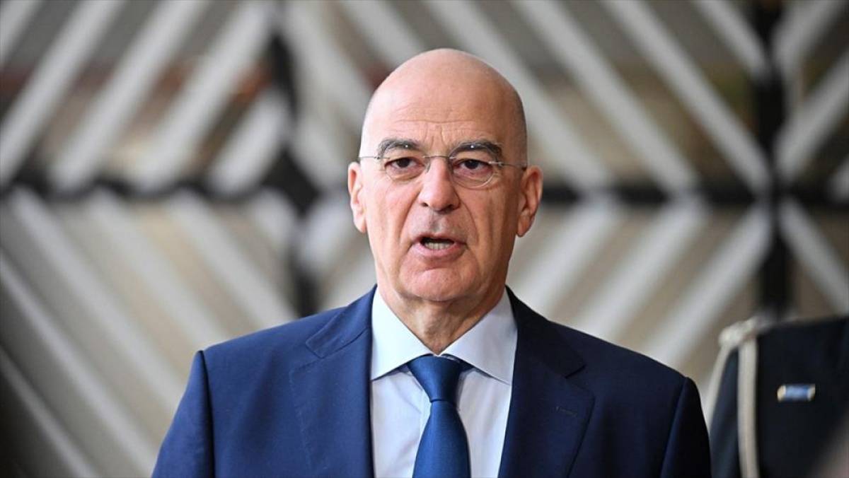 Yunan Bakan Dendias Ankara'nın dış politikadaki başarılarını kabullenirken ABD'den tercih yapmasını istedi