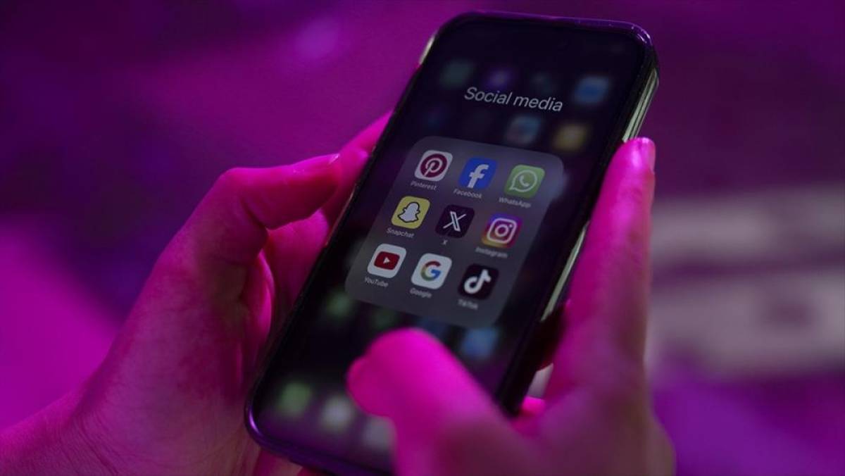 Slovenya&rsquo;da 15 yaş altındakilerin sosyal medyaya erişiminin kısıtlanması g&uuml;ndemde