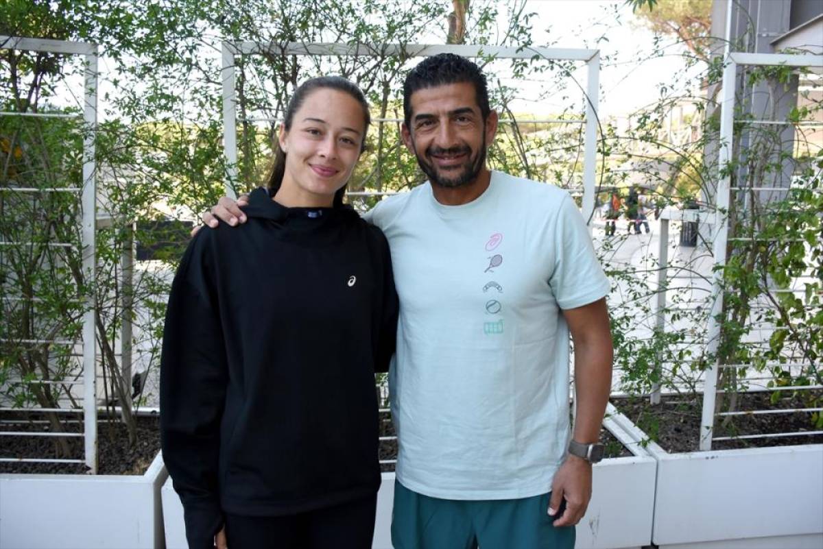 Milli tenis&ccedil;i Zeynep S&ouml;nmez'in Tunuslu başantren&ouml;r&uuml; Jellali, oyuncusuna g&uuml;veniyor