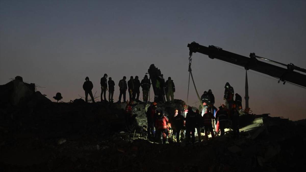 Bakanlar, 6 Şubat depremlerinde hayatını kaybedenleri andı