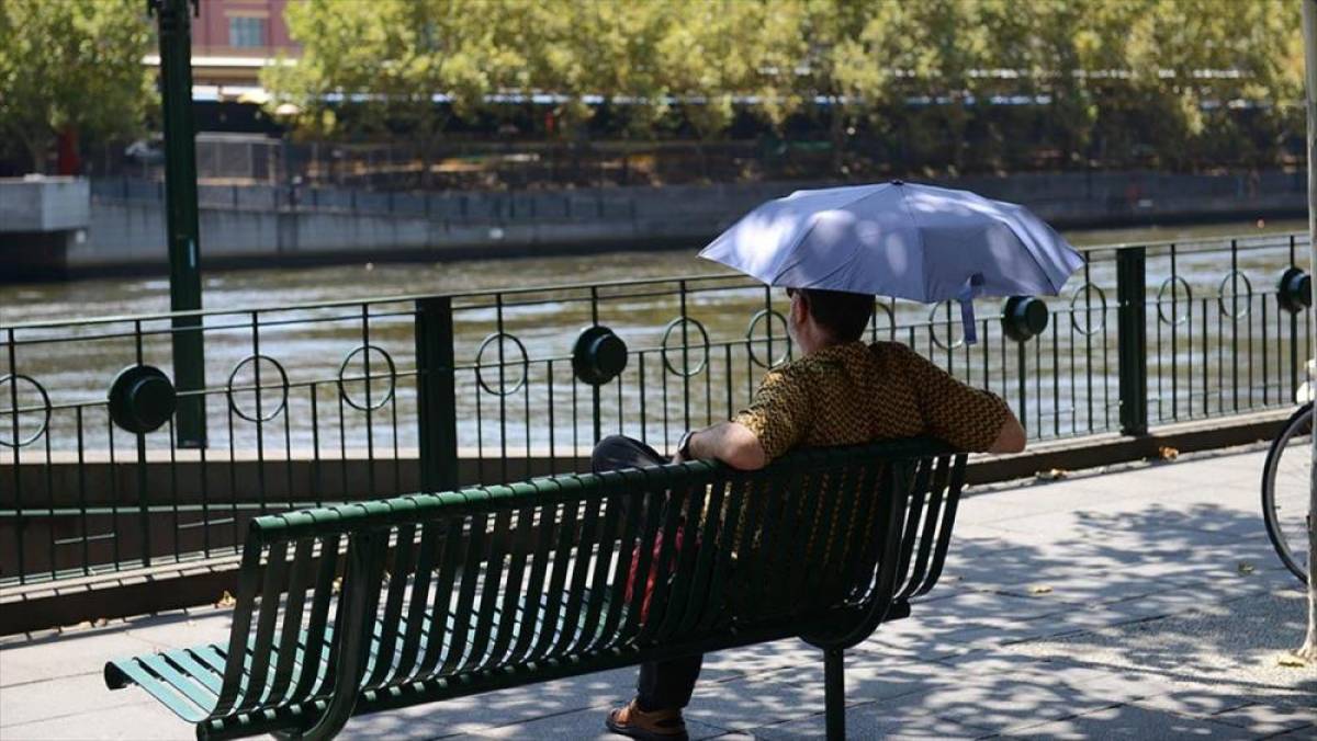 Avustralya'nın g&uuml;neyinde son yılların en sıcak g&uuml;n&uuml; kayıtlara ge&ccedil;ti