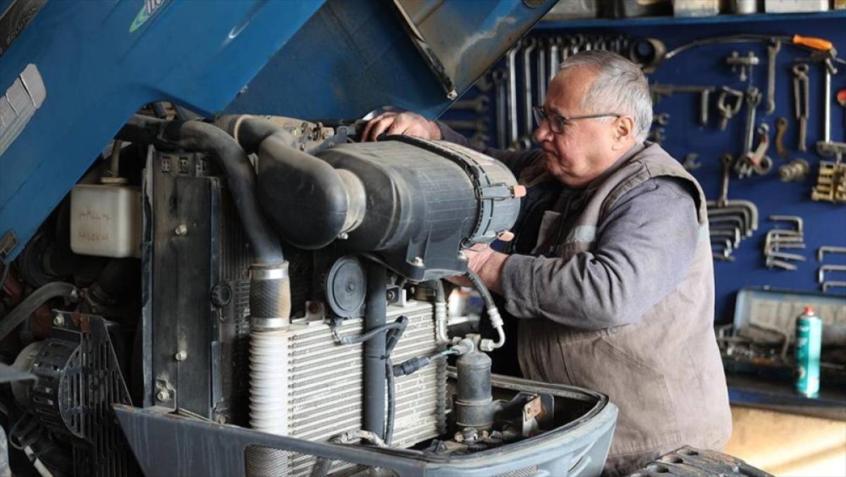 Yarım asrı aşkın s&uuml;redir trakt&ouml;r tamiri yapıyor