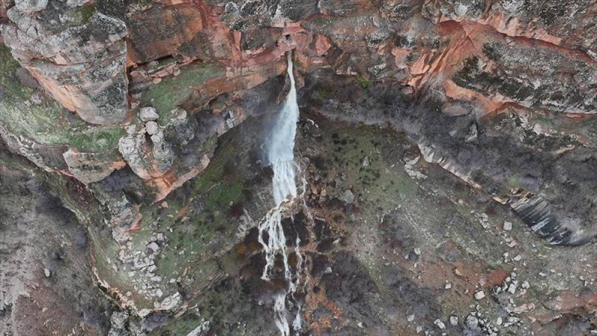 Eski darphaneden &ccedil;ağlayan Zebil Şelalesi yılın sadece 2 ayı akıyor