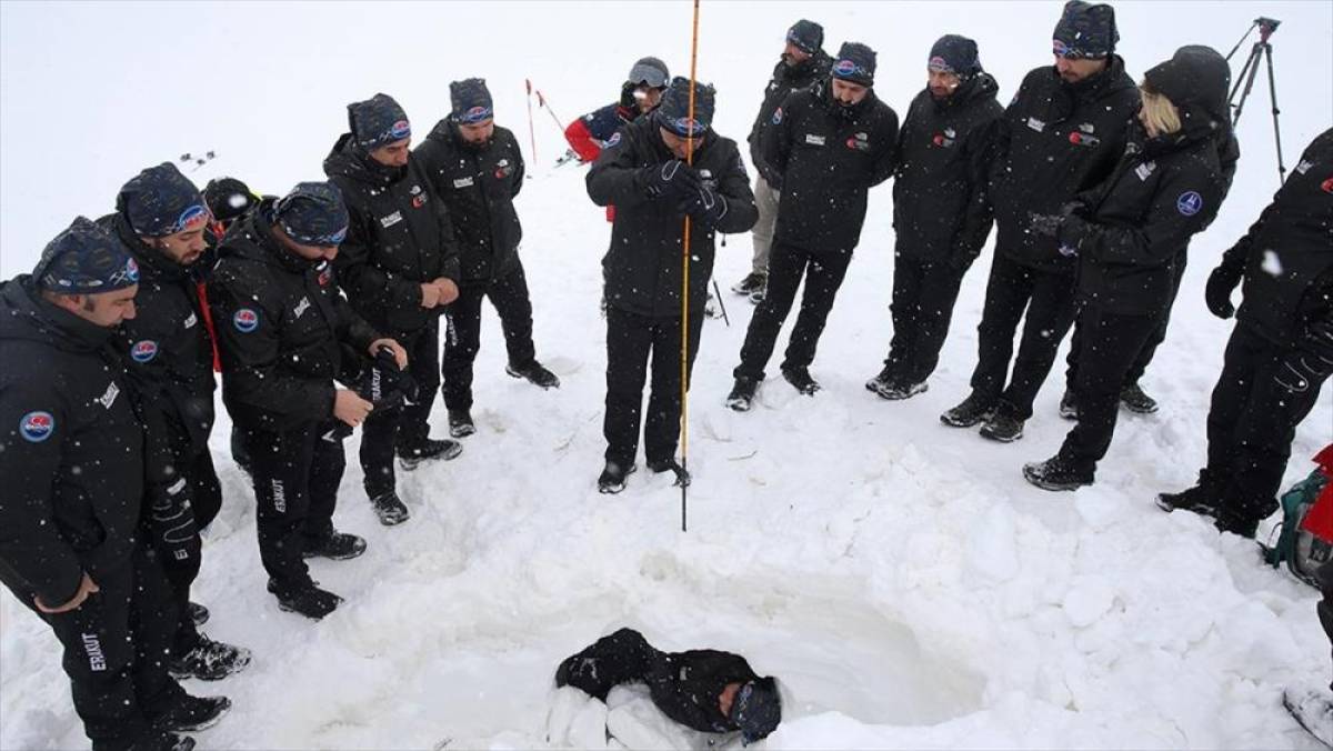Erzurum'un g&ouml;n&uuml;ll&uuml; arama kurtarma ekibi &ccedil;ığ olaylarına m&uuml;dahale i&ccedil;in g&uuml;c&uuml;n&uuml; artırıyor