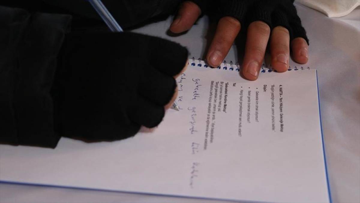 &Ccedil;ocuk ve gen&ccedil; y&uuml;k&uuml;ml&uuml;ler yazının iyileştirici g&uuml;c&uuml;yle kendi hikayelerini yazdı