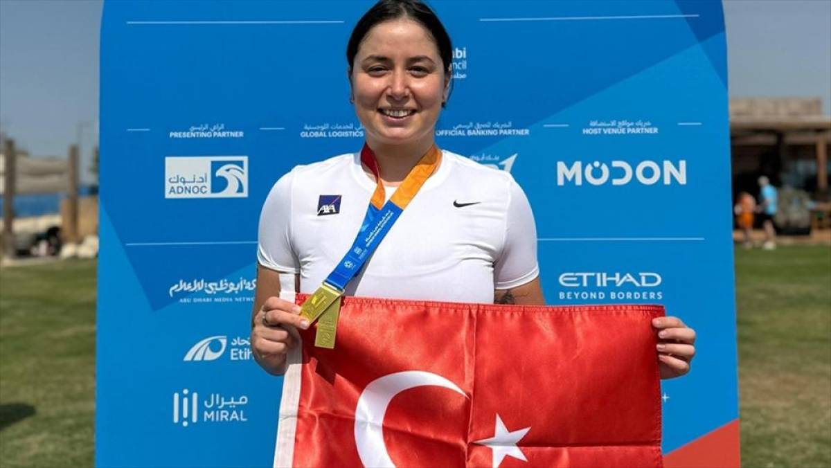 Bengisu Avcı, D&uuml;nya Master Oyunları'nda 5 bin metre y&uuml;zmede şampiyon oldu