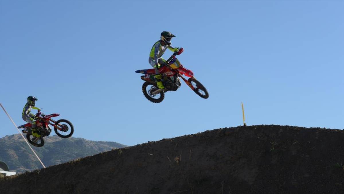 D&uuml;nya Motokros Şampiyonası'nı 500 binin &uuml;zerinde sporsever izledi