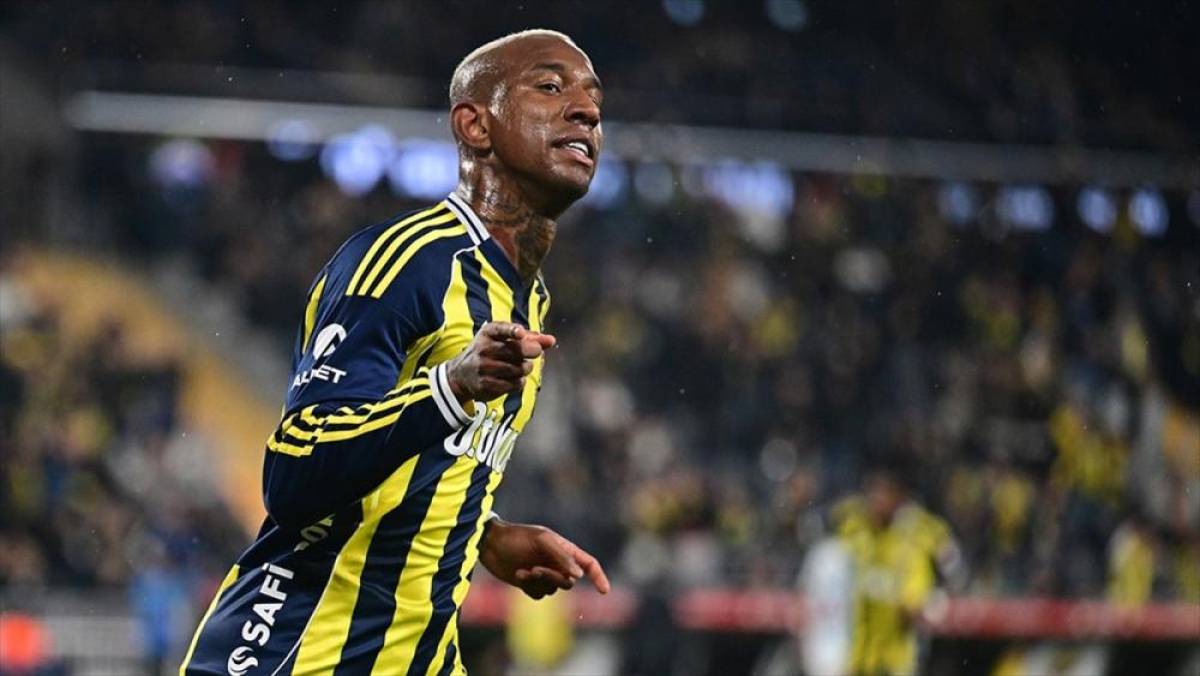 Fenerbah&ccedil;e, Talisca'nın s&ouml;zleşmesini 2 yıl uzattı