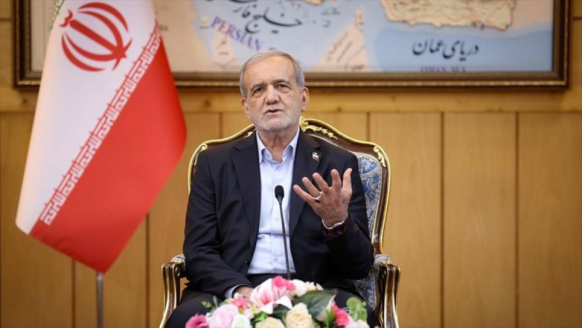 İran Cumhurbaşkanı'ndan &uuml;lke basınına "komşu &uuml;lkelerin liderlerine hakaret edilmemesi" uyarısı