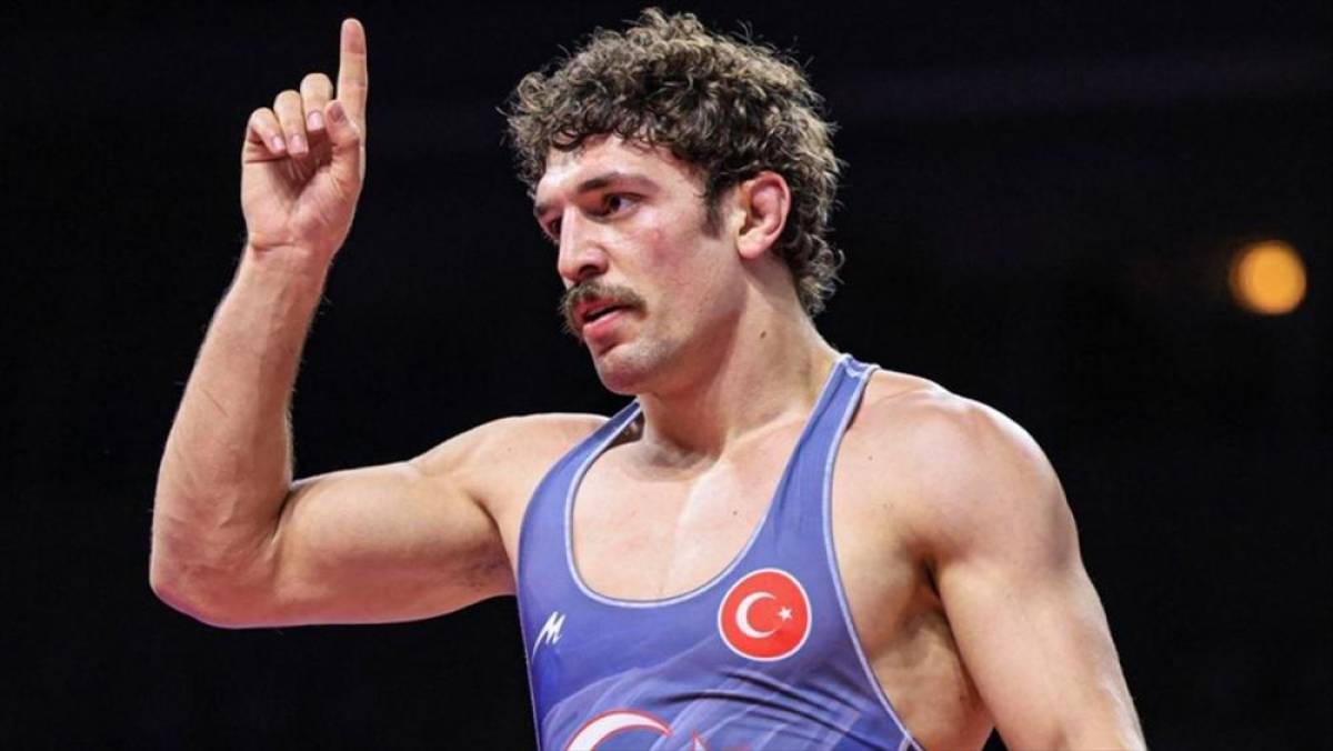 Milli g&uuml;reş&ccedil;i Y&uuml;ksel Sarı&ccedil;i&ccedil;ek, Zagreb A&ccedil;ık'ta altın madalya kazandı