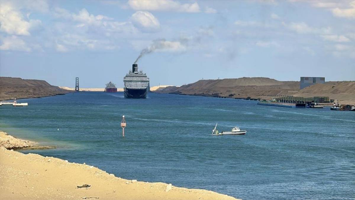 Gazze'de ateşkesin ardından S&uuml;veyş Kanalı'nın gelirleri artış g&ouml;sterdi