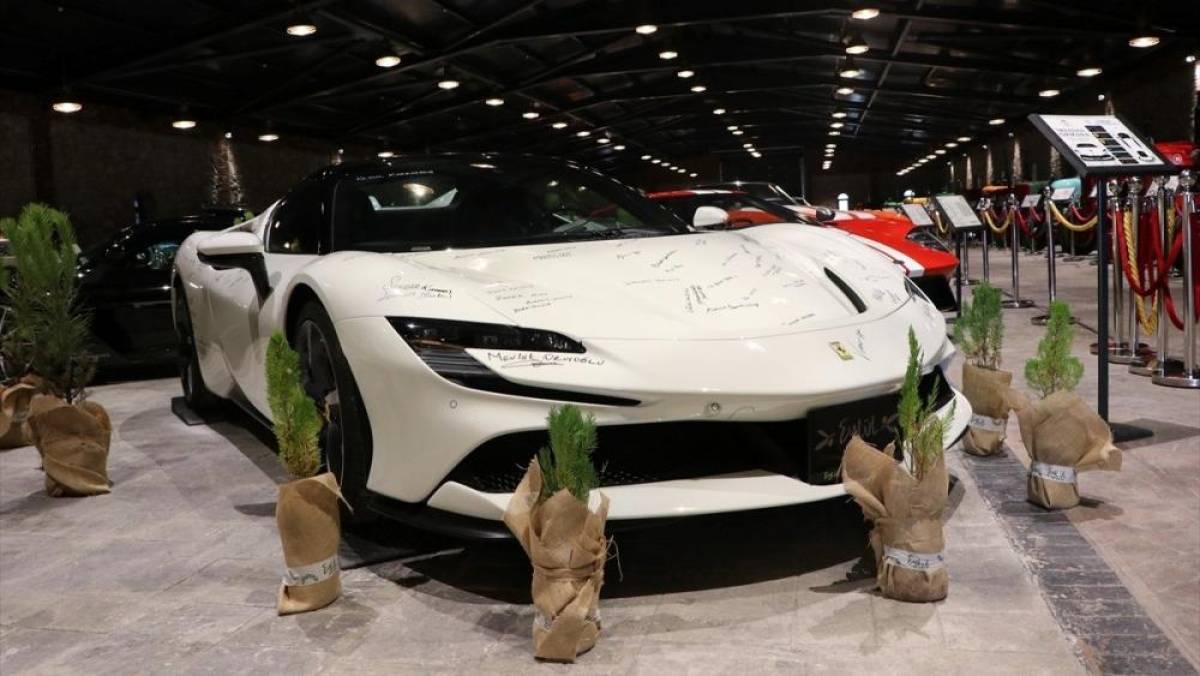 Ferrari'ye atılan imzalar 10 bin fidana d&ouml;n&uuml;şt&uuml;