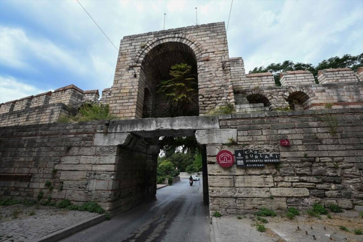 Silivrikapı&rsquo;da y&uuml;zyıllardır iz bırakan bir savaş hatırası Bozdoğan g&uuml;rz&uuml;