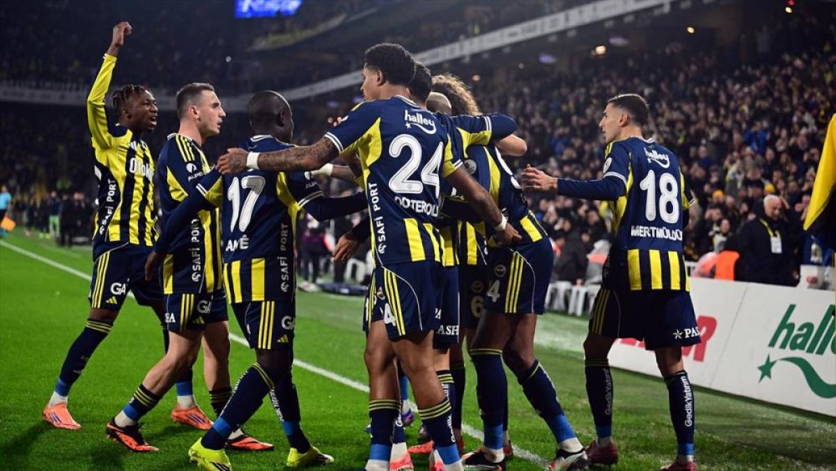 Fenerbah&ccedil;e, Gen&ccedil;lerbirliği engelini 3 golle ge&ccedil;ti