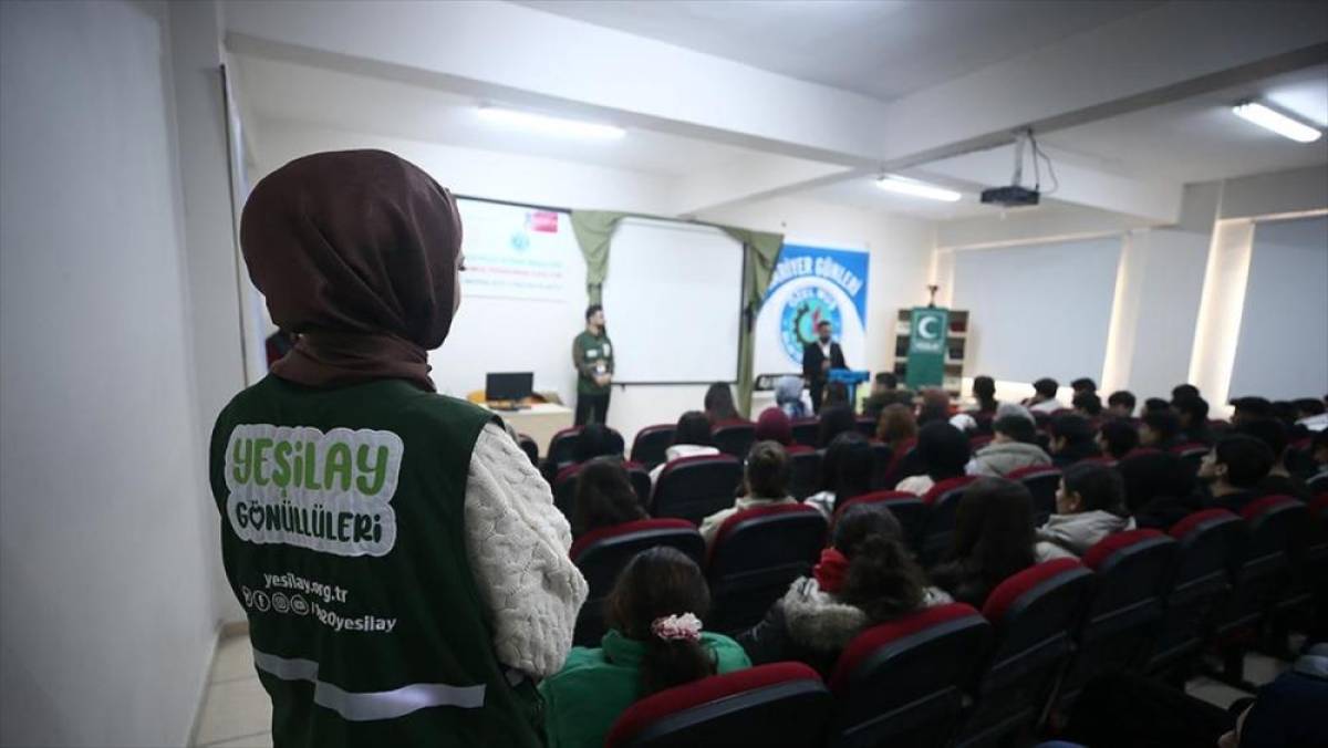 Muş'ta Yeşilay Haftası'nda yaklaşık 12 bin kişi bağımlılığa karşı bilin&ccedil;lendirildi