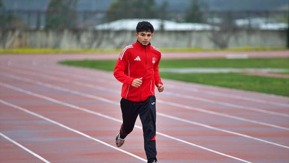 Rekortmen atlet Timur Er, ilk uluslararası madalyasını İtalya'da kazanmak i&ccedil;in &ccedil;alışıyor