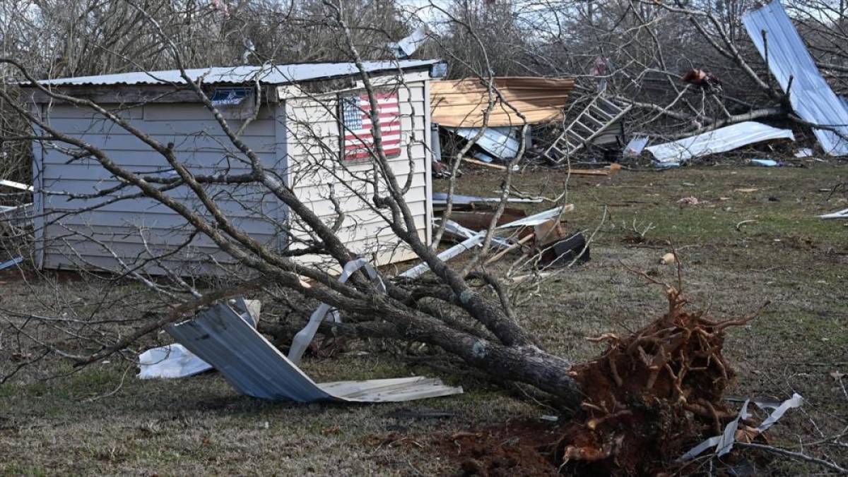 ABD'de etkisini s&uuml;rd&uuml;ren fırtına ve kasırgalarda &ouml;l&uuml; sayısı 8'e y&uuml;kseldi