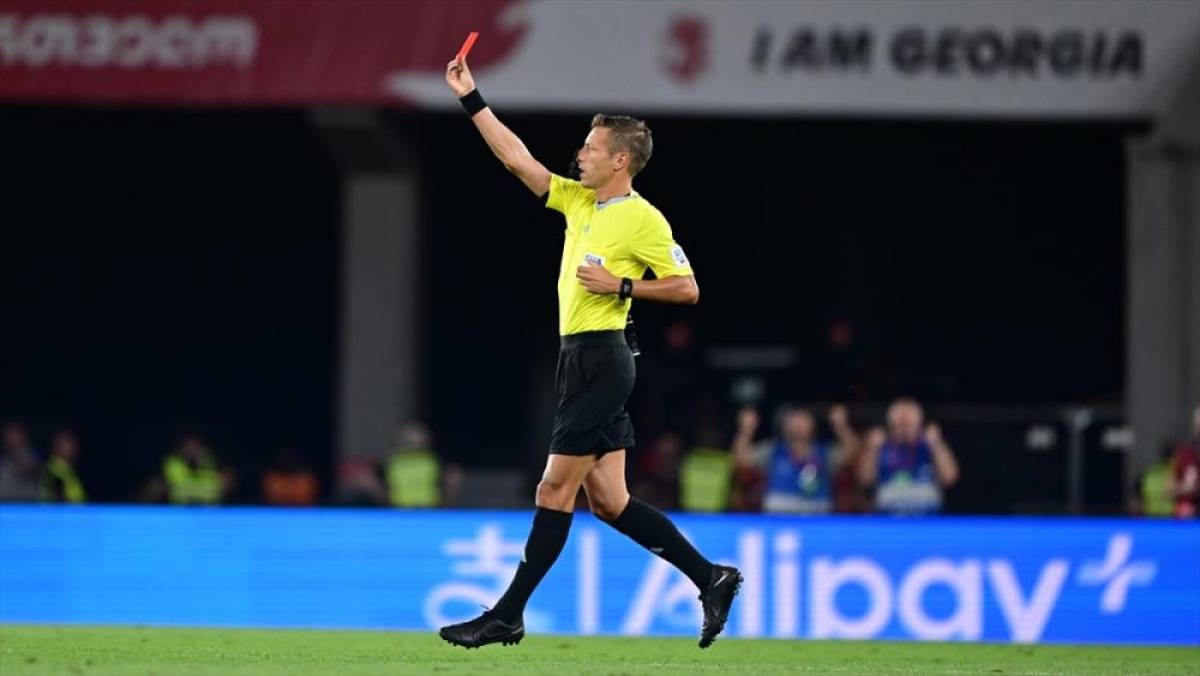 D&uuml;nya Kupası'nda g&ouml;rev yapacak hakemler belli oldu