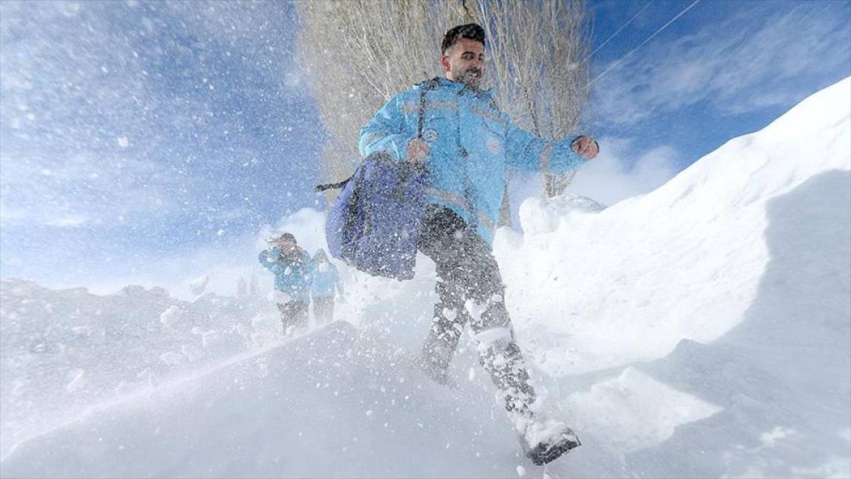 Kars'ta halk sağlığı i&ccedil;in kar ve tipide dağlar, tepeler aşılıyor