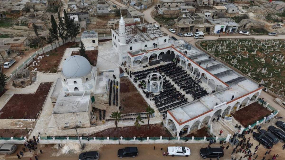 Suriye'nin İdlib ilindeki "&Ouml;mer bin Abd&uuml;laziz T&uuml;rbesi" T&uuml;rkiye'nin desteğiyle restore edildi