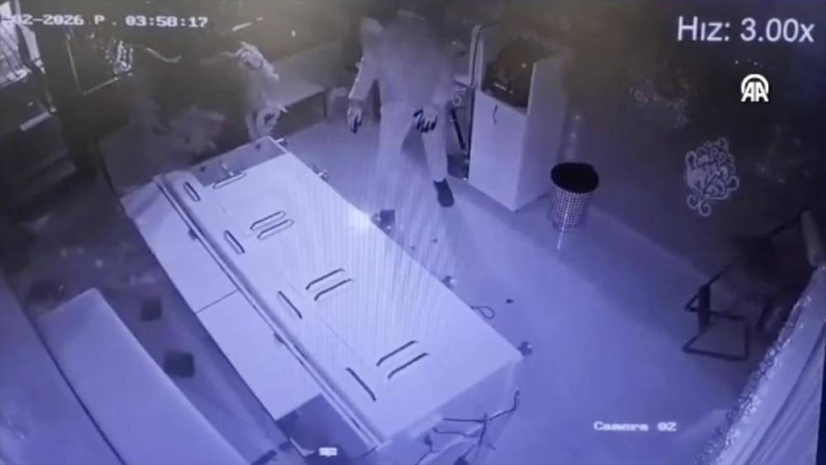 Kayseri'de forkliftle kepenk ve camlarını kırdığı kuyumcudan altın &ccedil;alıp eşekle ka&ccedil;an zanlı tutuklandı