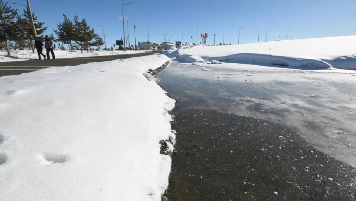Bazı illerde soğuk hava ve kar etkisini s&uuml;rd&uuml;r&uuml;yor