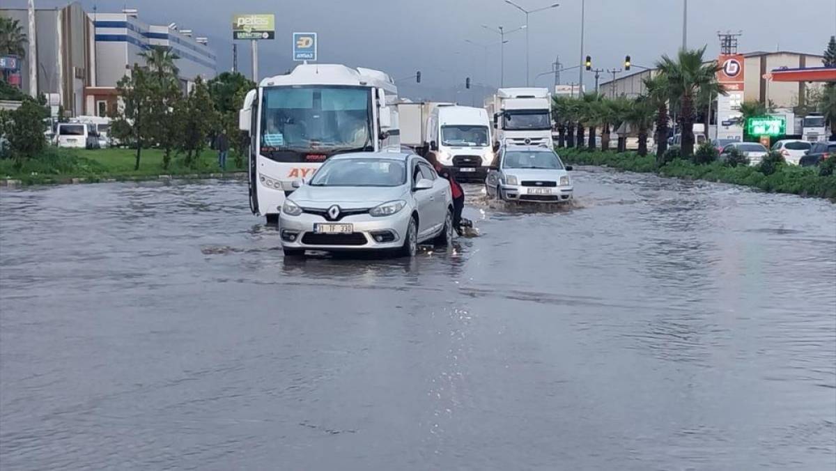Hatay'da sağanak etkili oldu