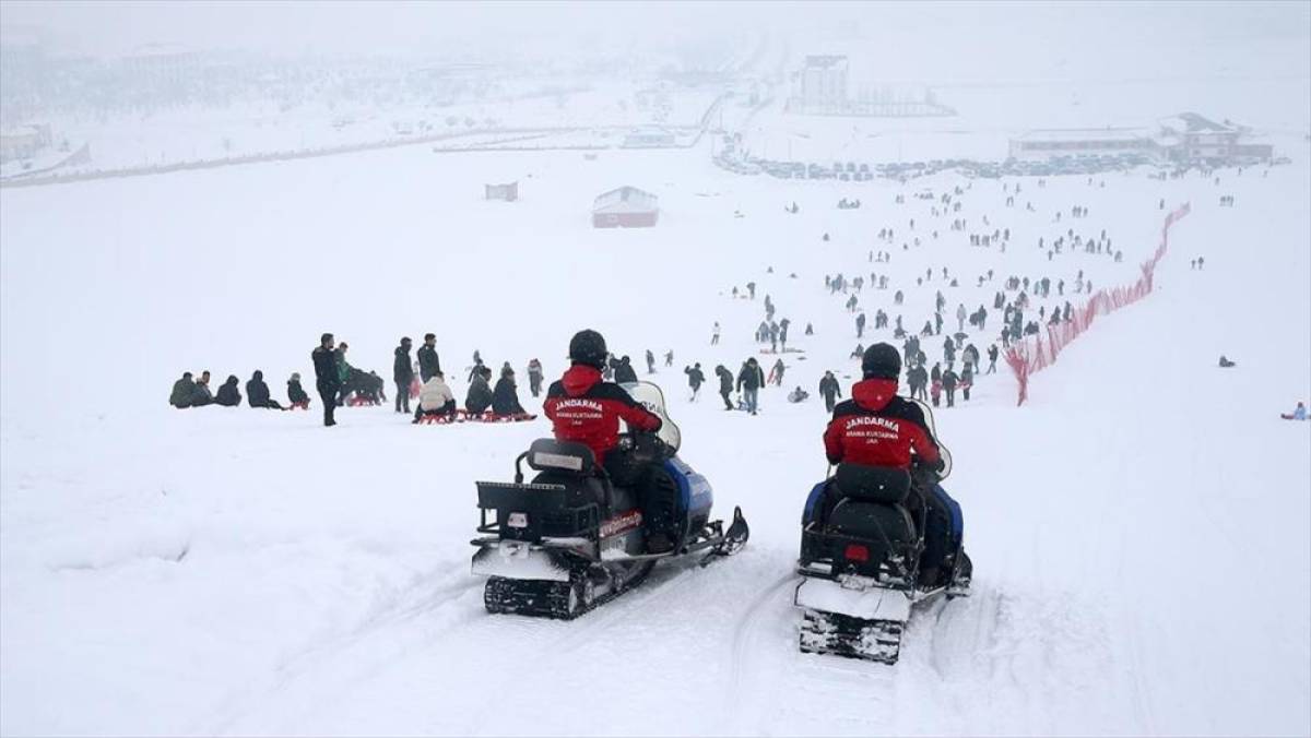Muş'ta kayakseverlerin g&uuml;venliği JAK timine emanet