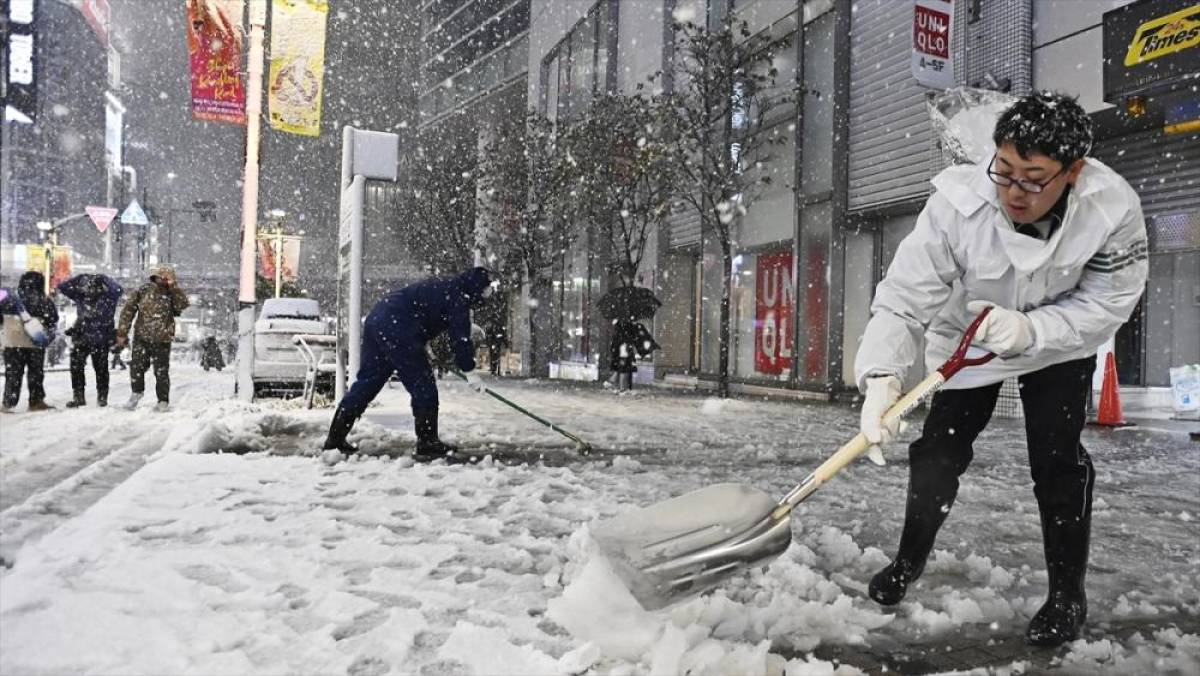 Japonya'da şiddetli kış şartlarından kaynaklanan can kayıplarının sayısı 46'ya y&uuml;kseldi