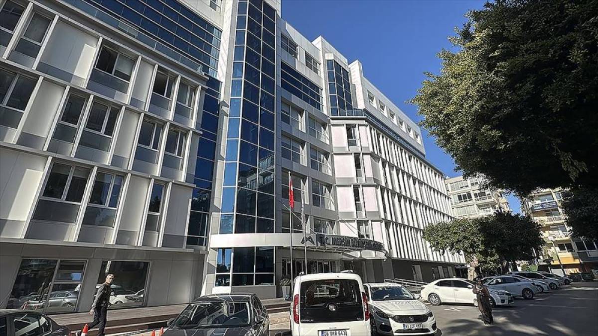 Mersin B&uuml;y&uuml;kşehir Belediyesinde "ihaleye fesat karıştırma" iddiasıyla polis ekiplerince arama yapılıyor