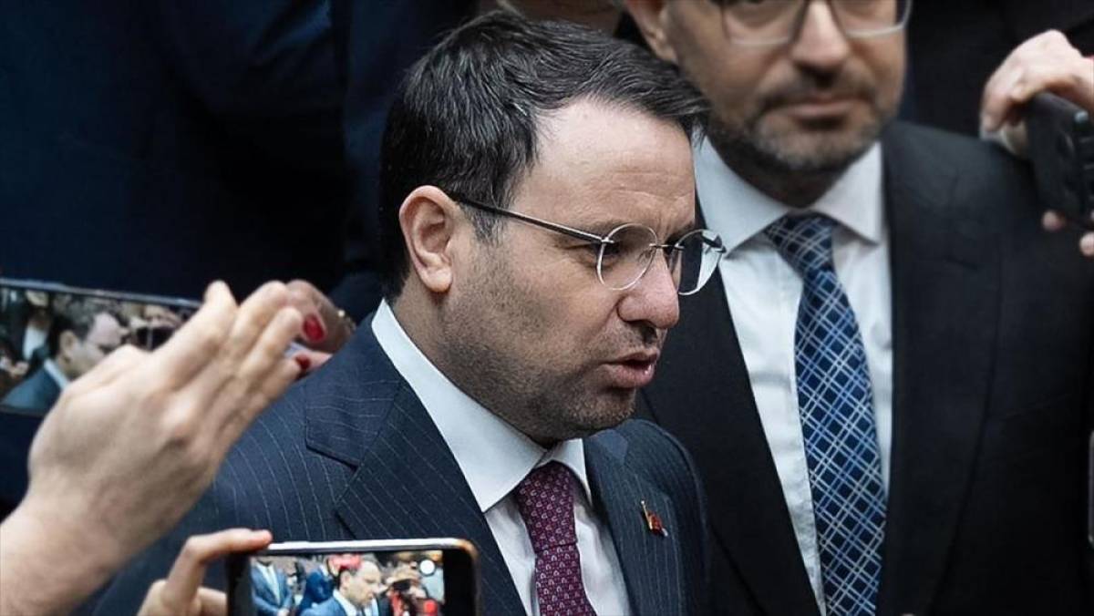 Adalet Bakanı G&uuml;rlek: Mahkeme salonları siyaset arenası değildir, burada yalnızca yargılama yapılır