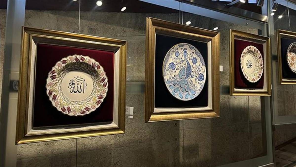 Song&uuml;l Acer'in "Aynı Sırda Buluşanlar" sergisi, Yeni Camii H&uuml;nkar Kasrı'nda a&ccedil;ıldı
