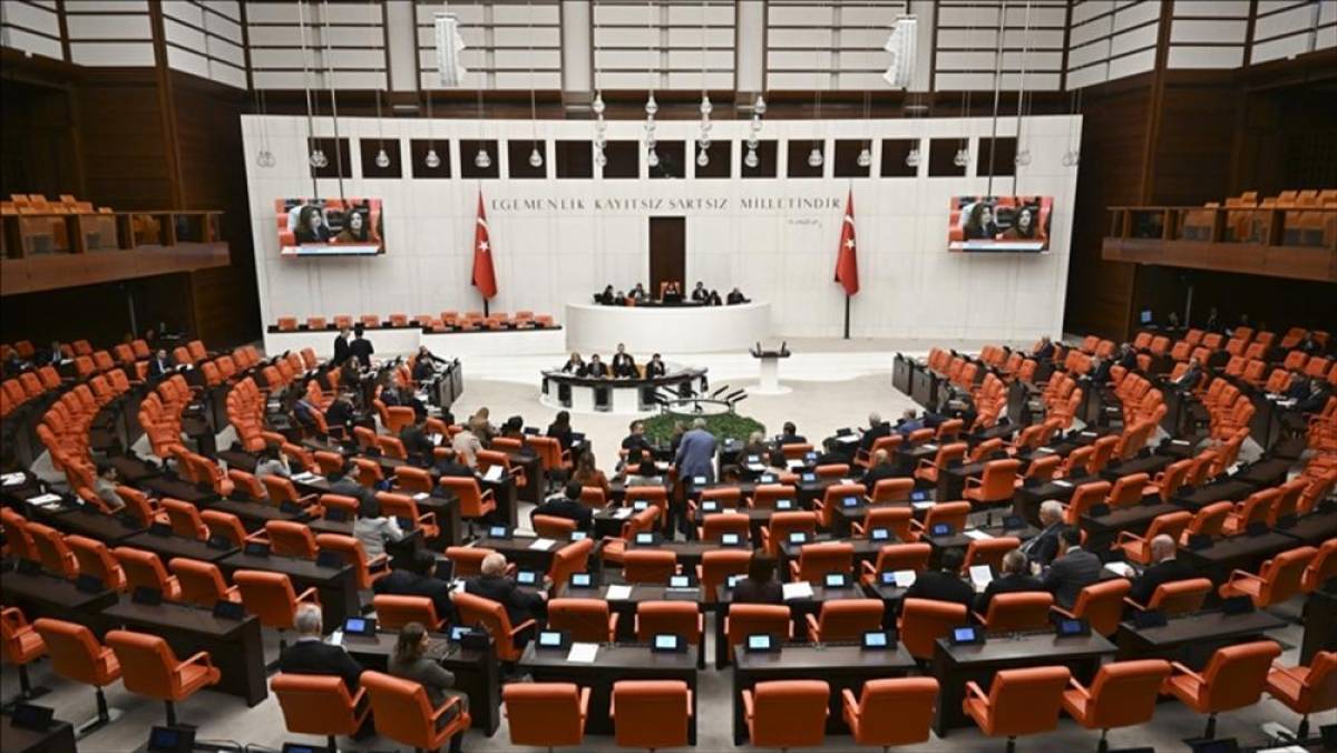 Trafik cezalarının artırılmasına y&ouml;nelik d&uuml;zenlemeleri de i&ccedil;eren kanun teklifi, TBMM Genel Kurulunda kabul edildi