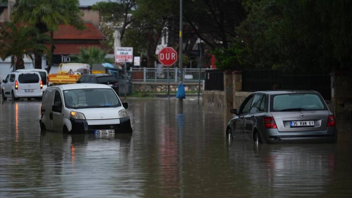 İzmir Valiliğinden kuvvetli yağış, taşkın ve lodos uyarısı